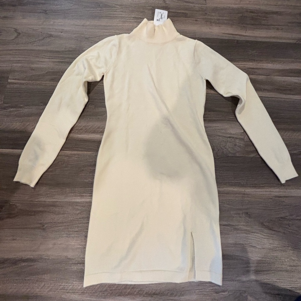 Evereve Cream Bodycon Dress with Mock Neck and Cuffed Sleeves